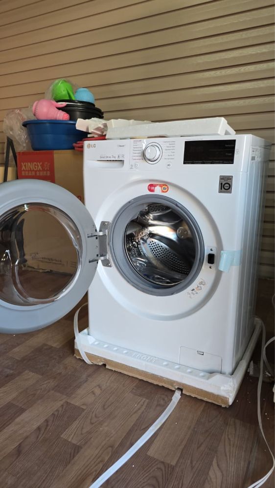 Стиральная машина LG F2M5HS6W белый