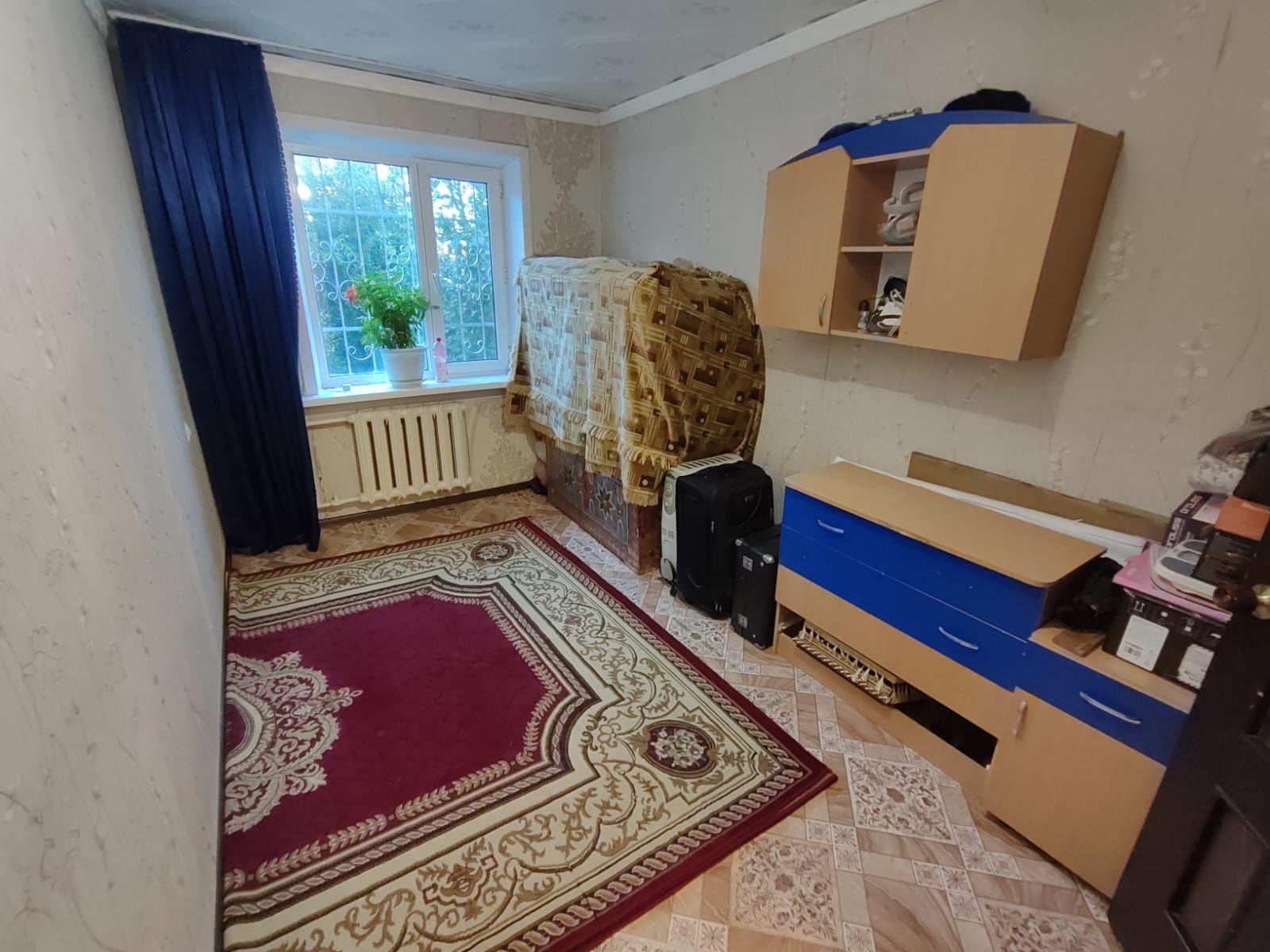 Продам 3 х комн . 4-33, 1 этаж.