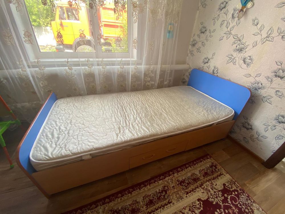 Продам кровать с матросом