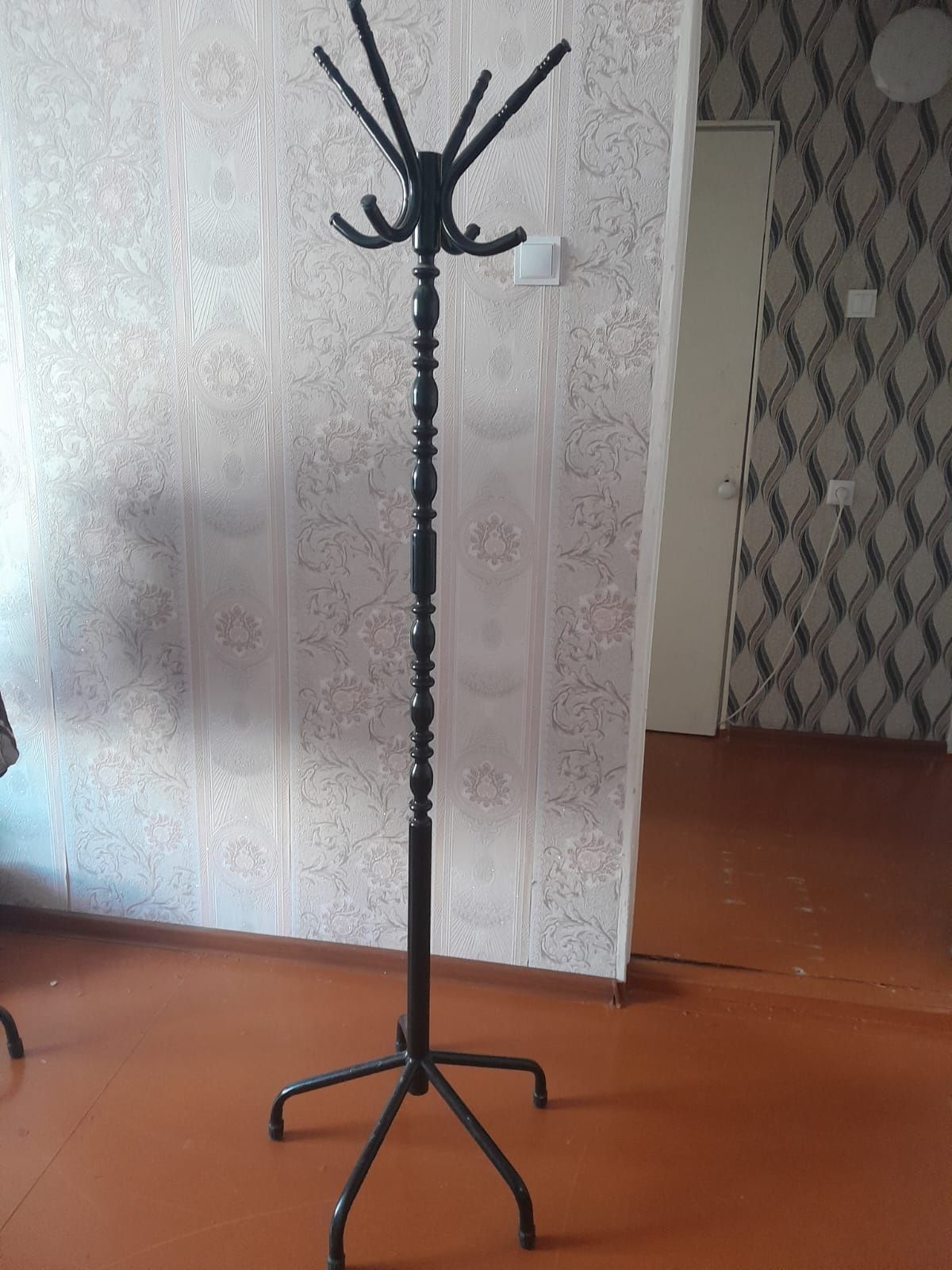 Напольная вешалка в прихожую,офис.