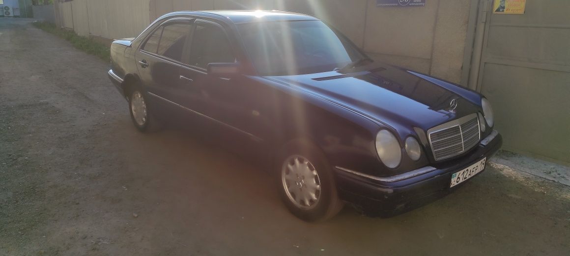 Продам Мерседес бенс лупатый 210