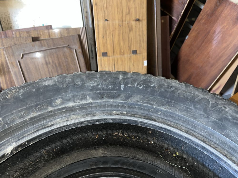 Продам резину зимнию 275/50/21