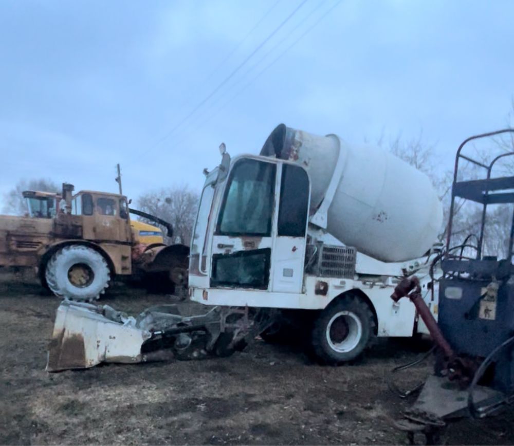 Продам Кармикс автобетоносмеситель 3,5 кубов.