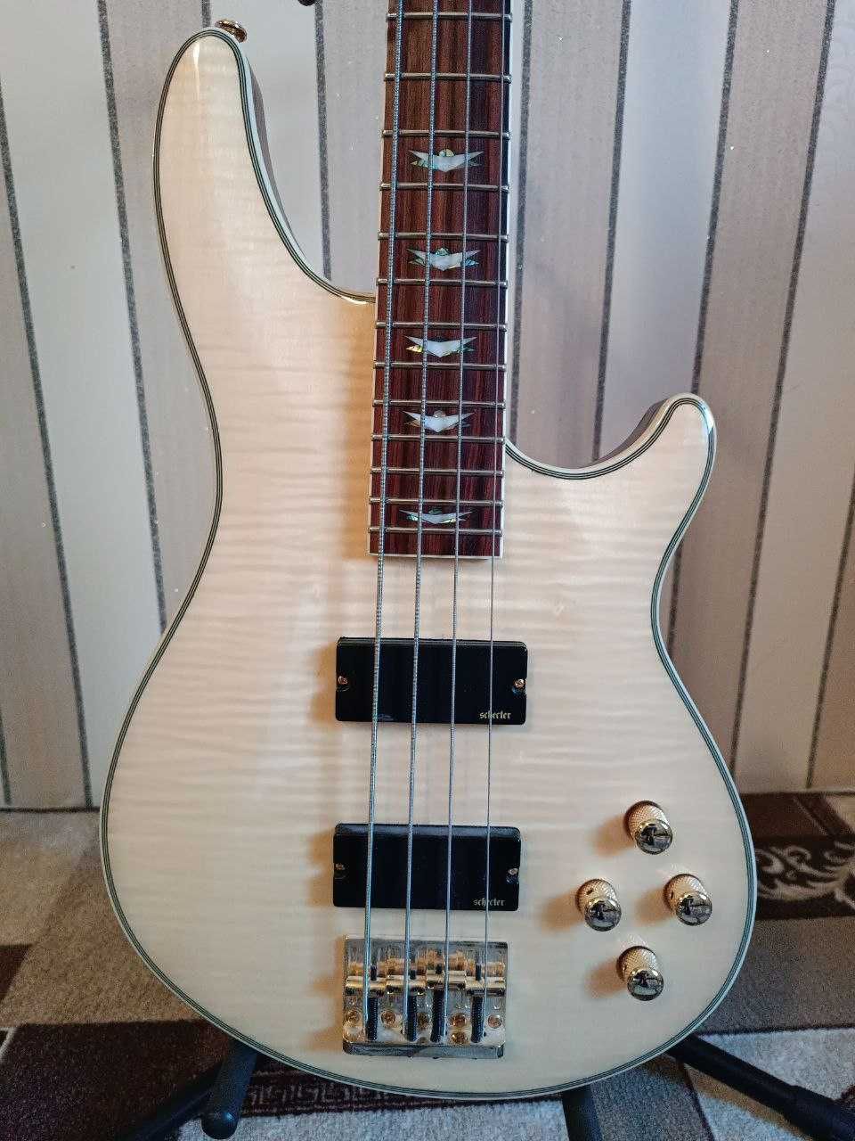 Продам бас-гитару Schecter Omen Extreme-4 Gloss Natural.