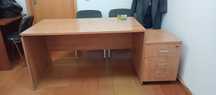 продам рабочий стол с тумбой  и приставной столик