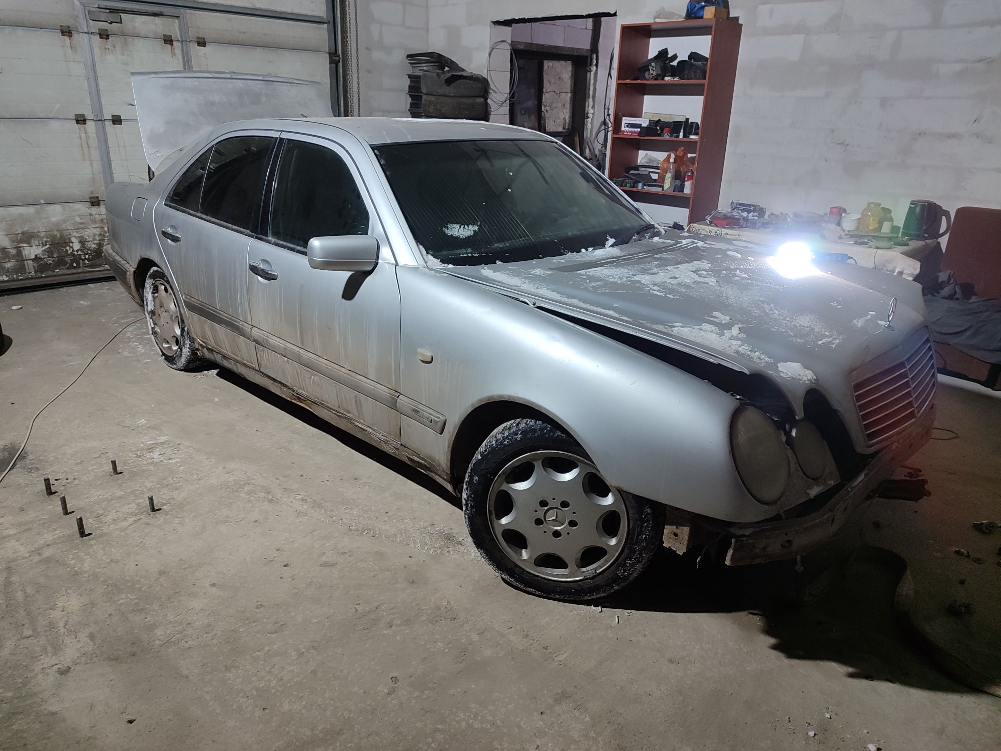 Капот на Мерседес W210 дверь на Мерседес W210