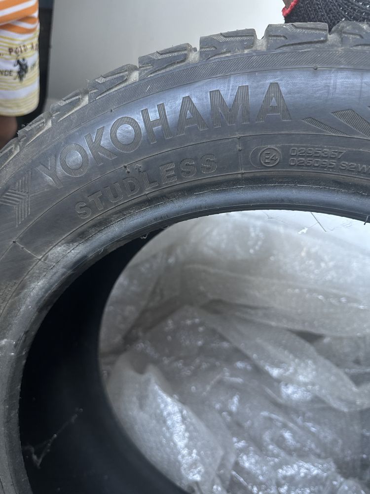 Продаю. Состояние отличная Зимние колесо 2 шт YOKOHAMA 255/55/R18