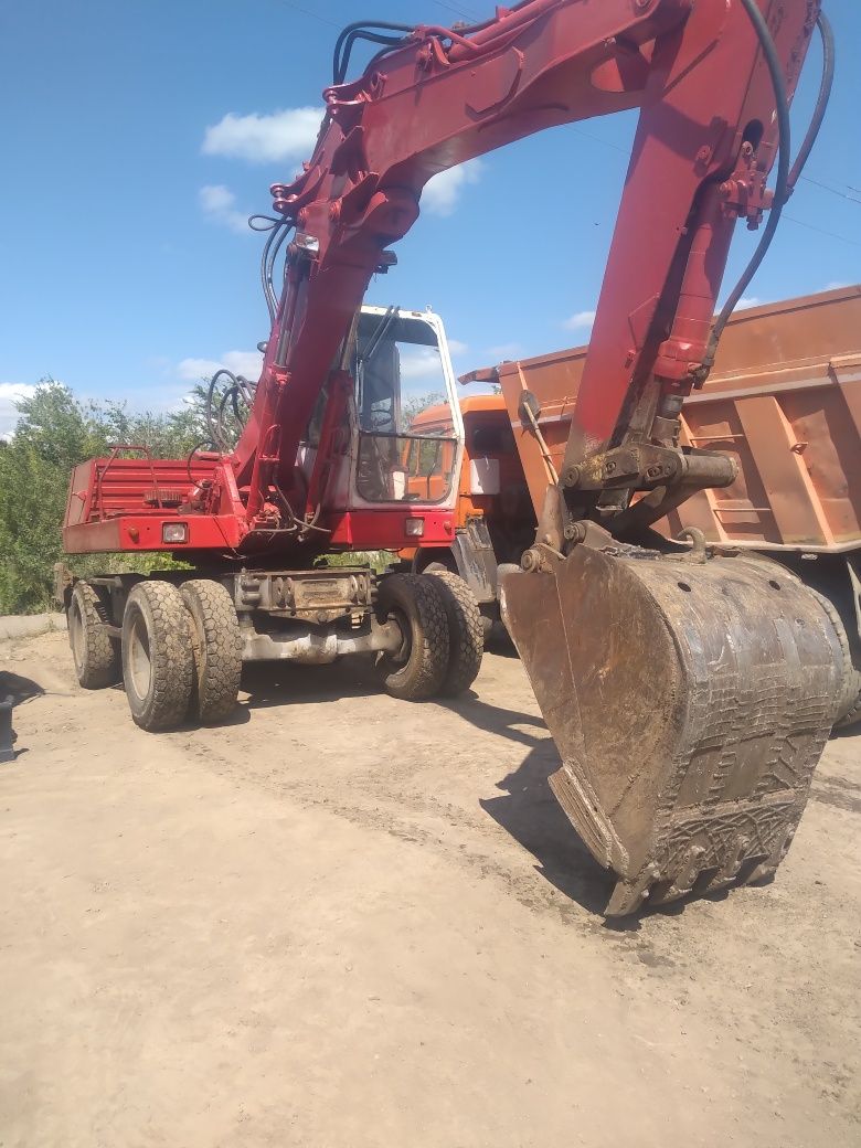 Продам экскаватор на холу