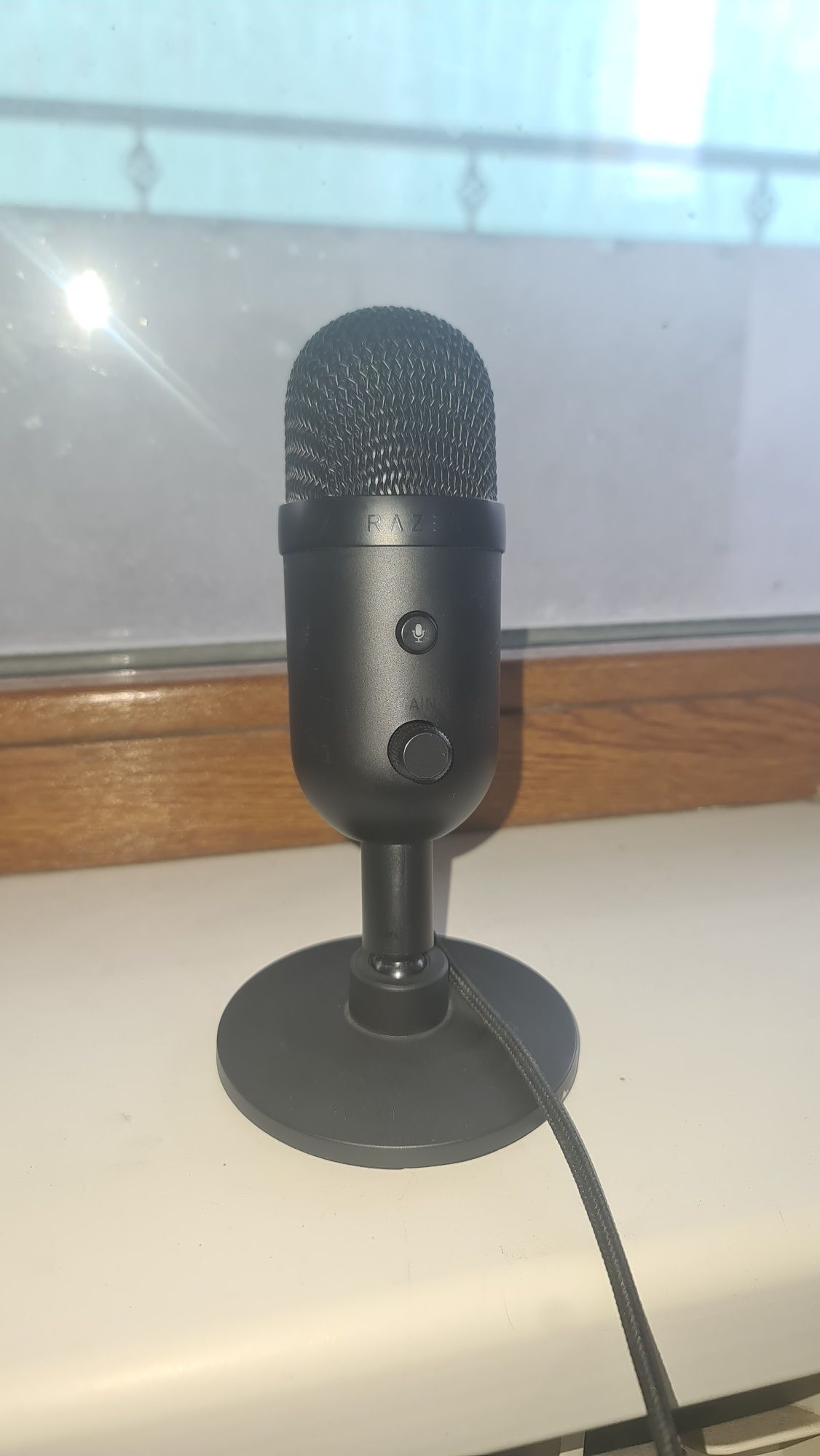 Срочно!! Микрофон Razer Seiren V2 X.