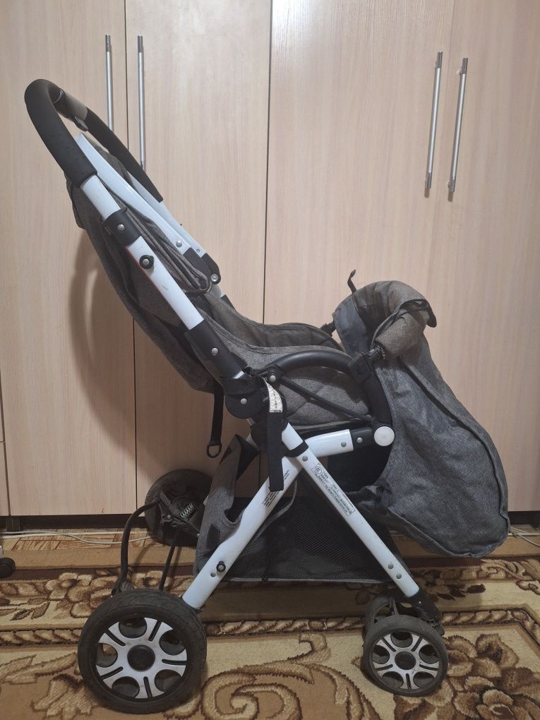 Коляска демисезонная,лето