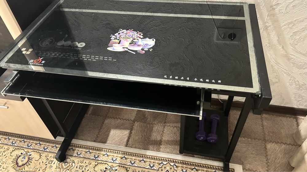 Стол компьютерный