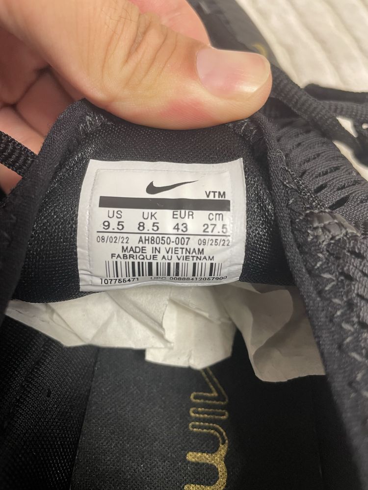 Продам кроссовки Nike 270