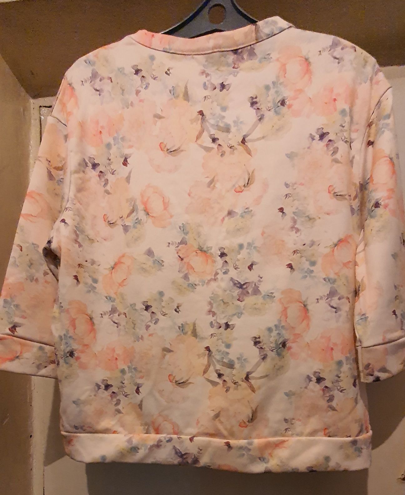 Кофта PullAndBear, размер м,куплена в Дубае за 15900т
