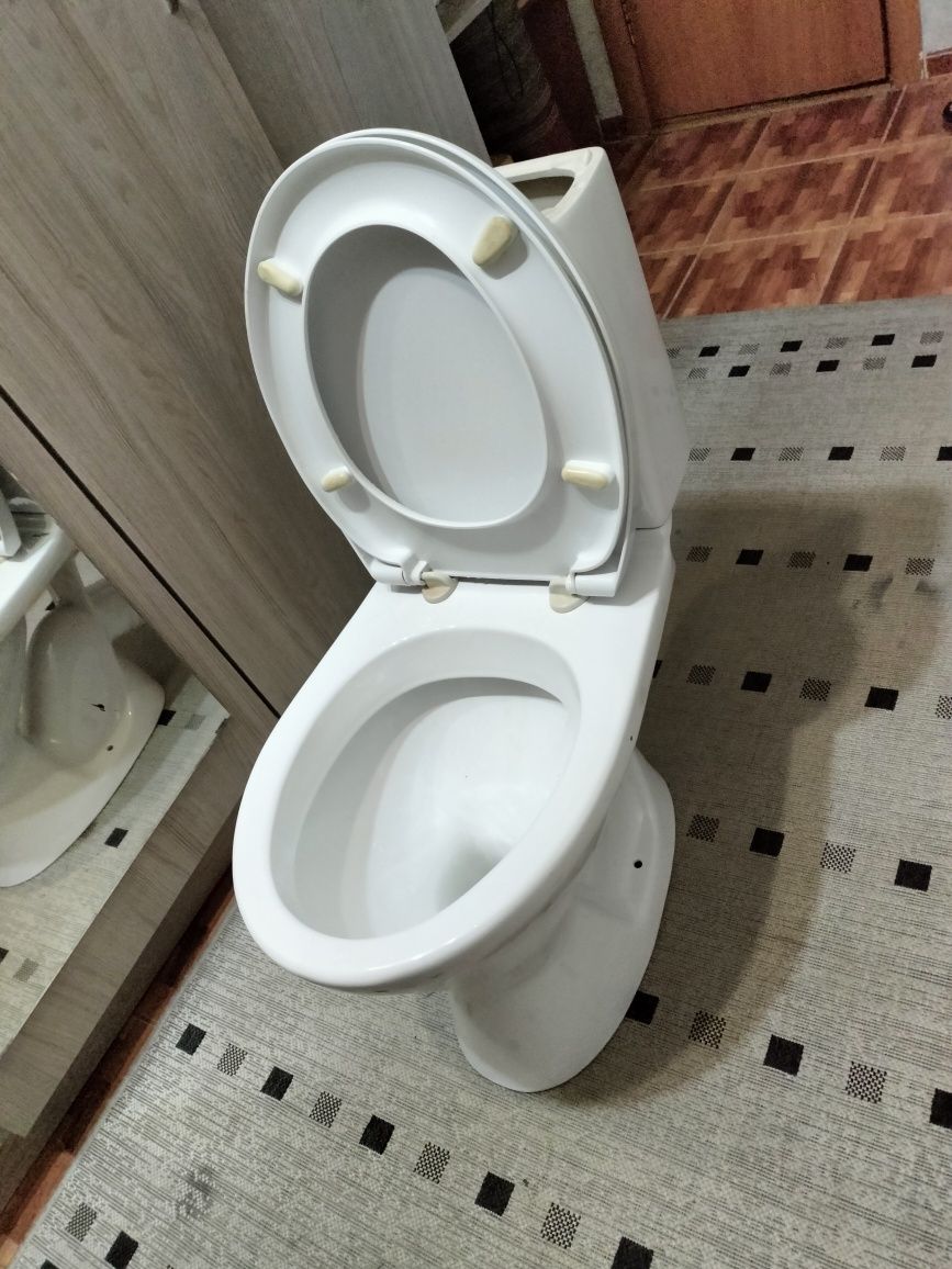 Продам унитаз,б/у сразу говорю верней крышки нет ,унитаз для стройки