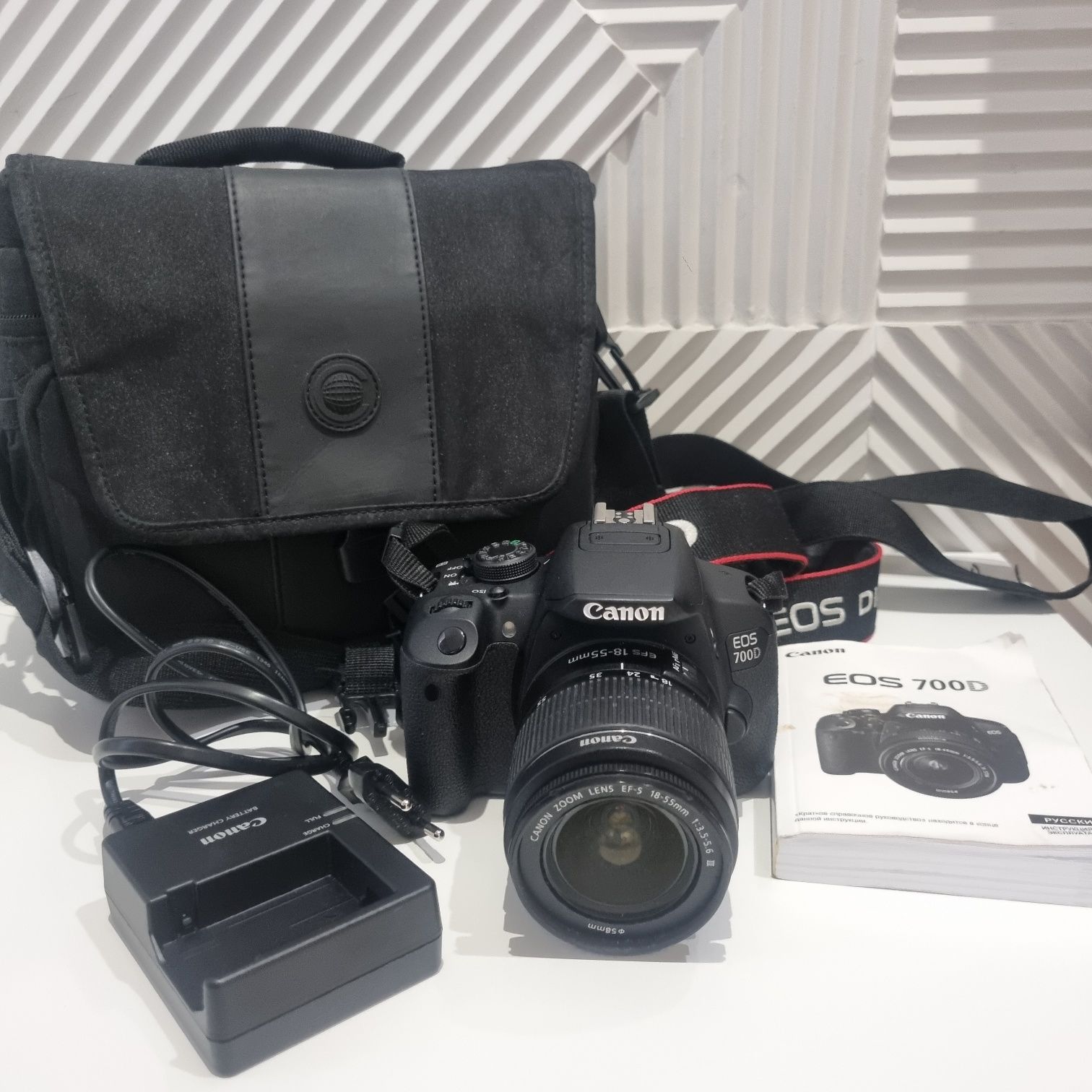 Продам Canon EOS 700D