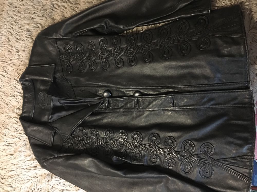 Продам новую куртку-пиджак. Черного цвета.