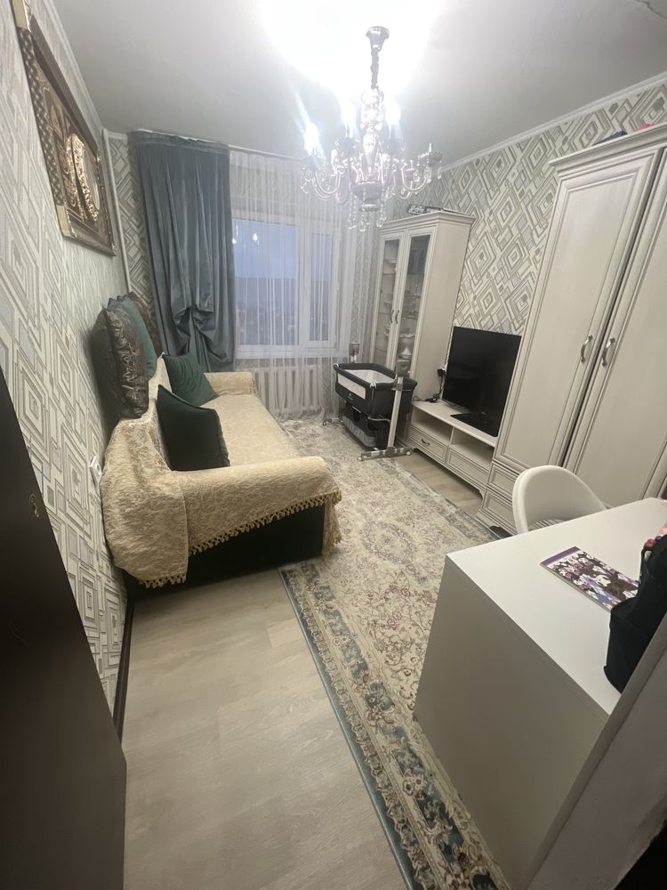 Продам квартиру трехкомнатную