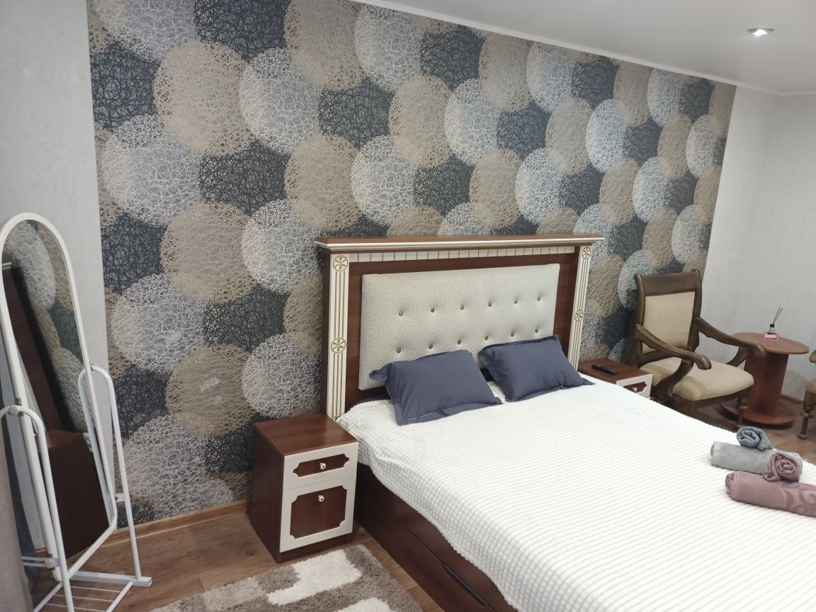 2-х комнатная квартира 5 спальных мест  2 этаж.  11000т.