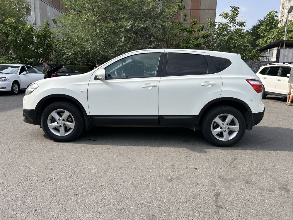 Продам Nissan Qashqai 2013, 1.6л