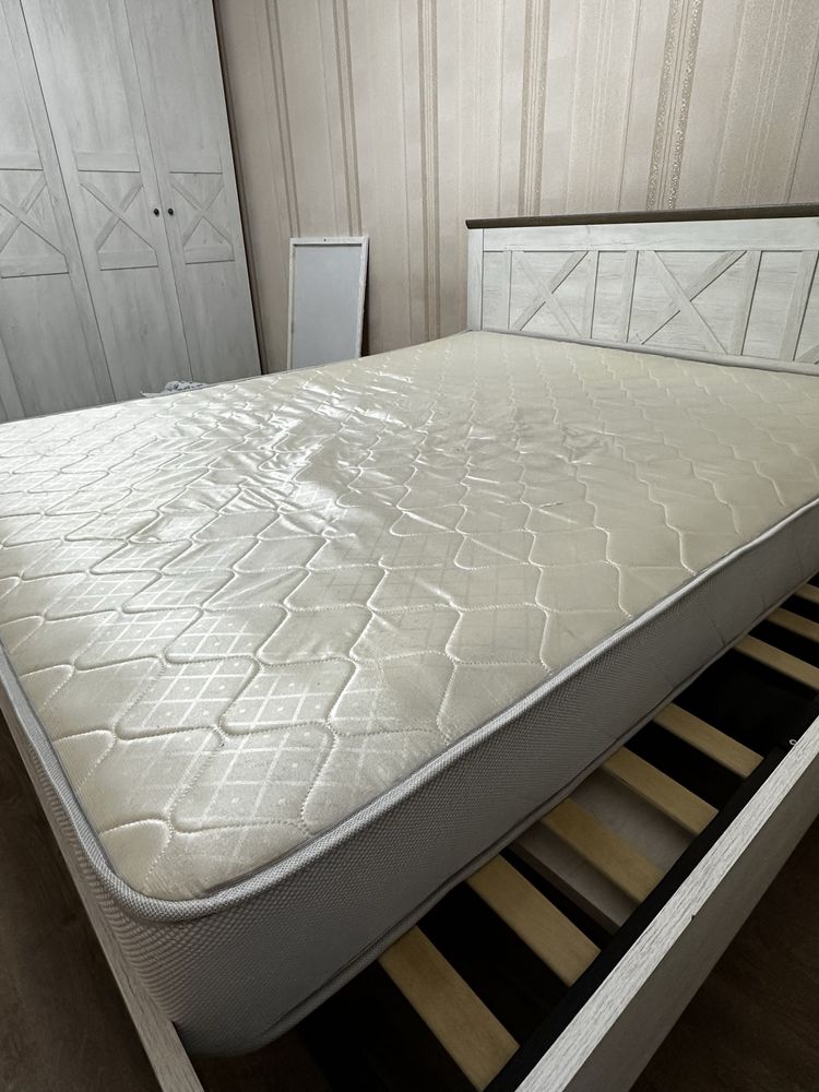 Продам матрас 160×200 см почти новый