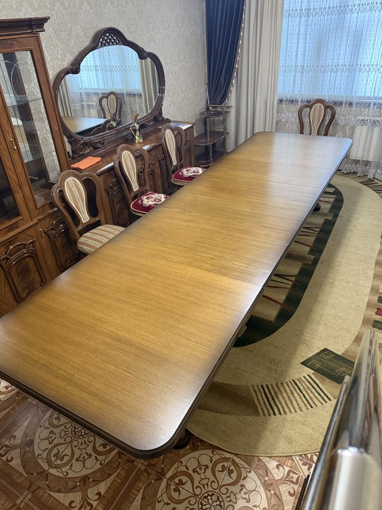 Продам стол в столовую