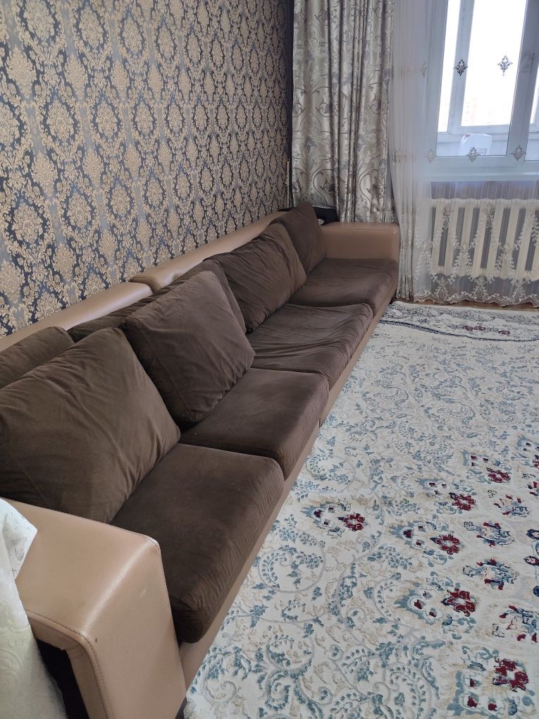 Продается диван в хорошем состоянии.