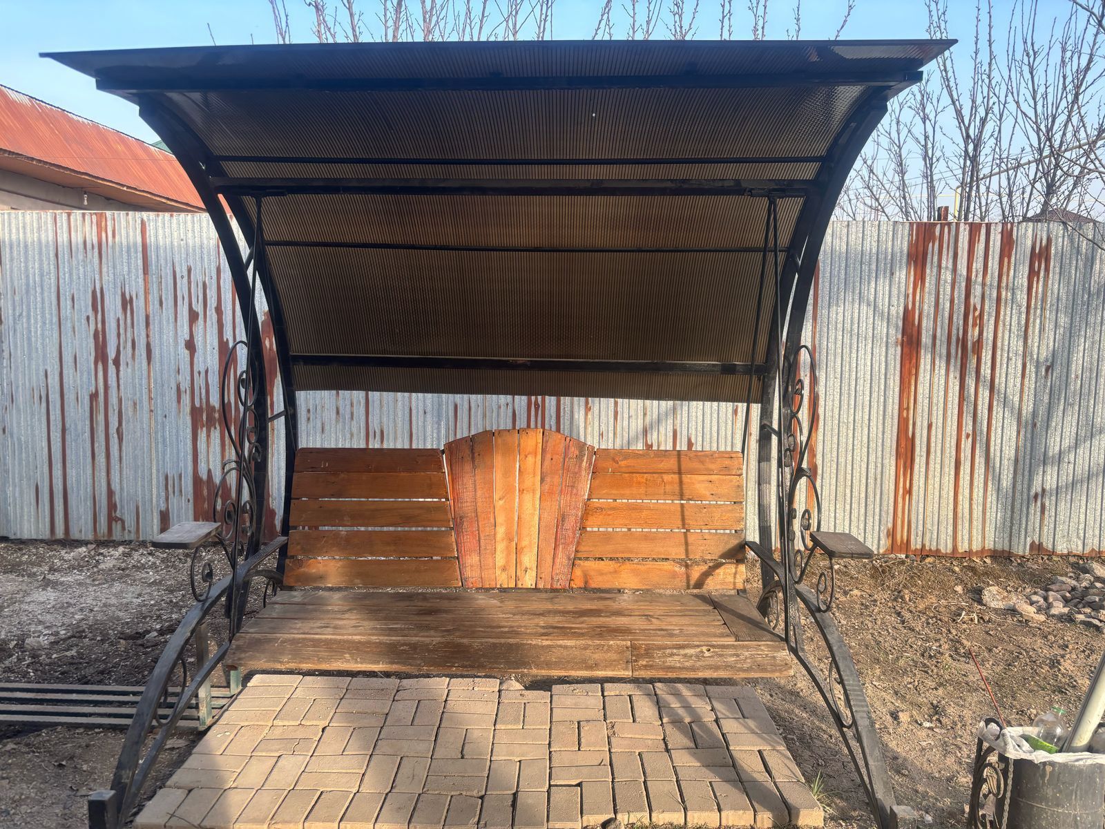 качеля за 300.000