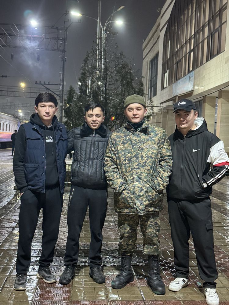 Костюм мужской 46 размер 3-ка