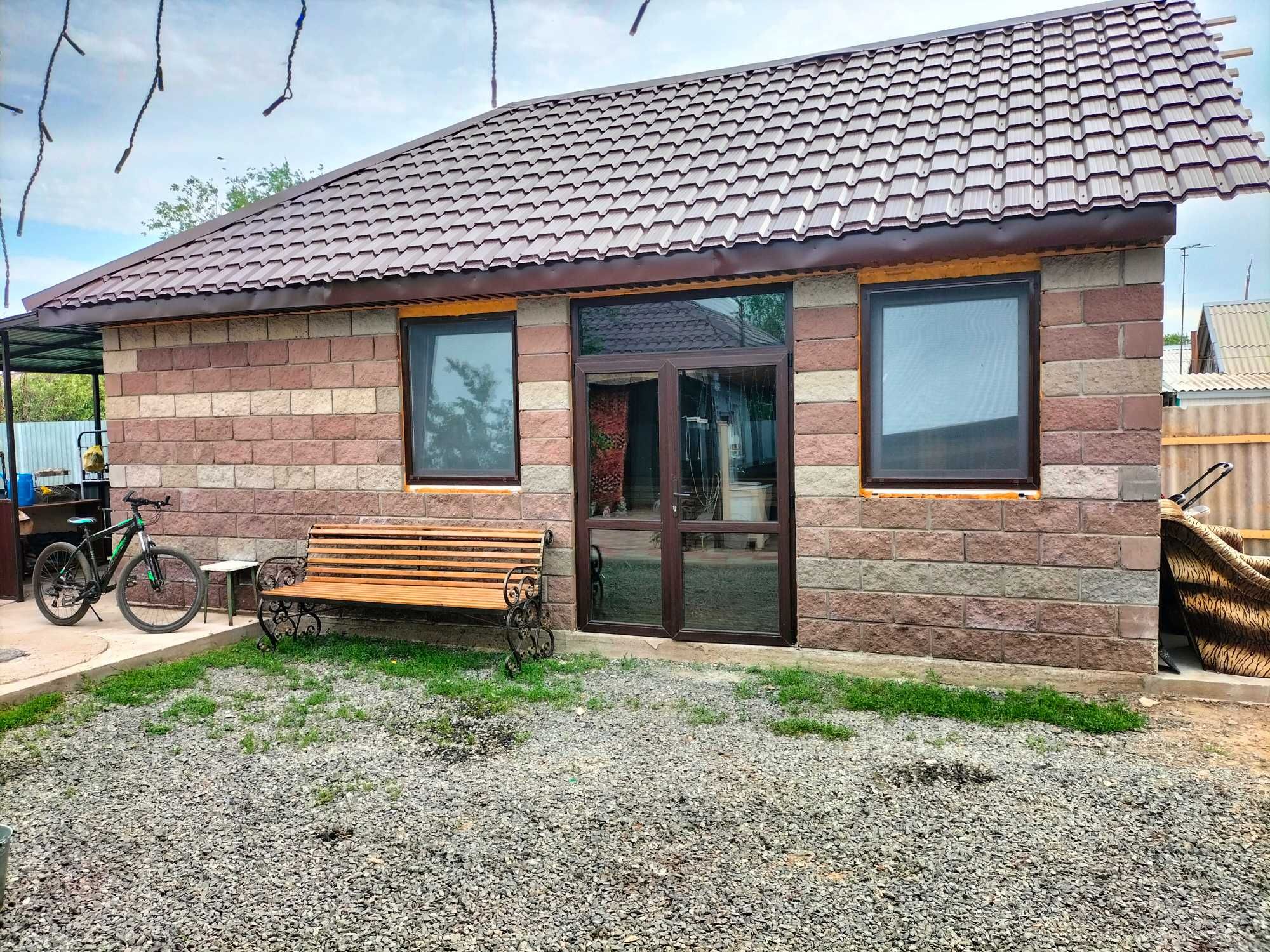 Рваный камень, кирпич, сплитерный блок: стеновой, перегородочные.