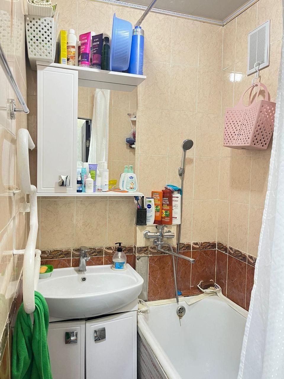 Срочно продам  3х комнатную квартиру в микрорайоне Самал.  Середина