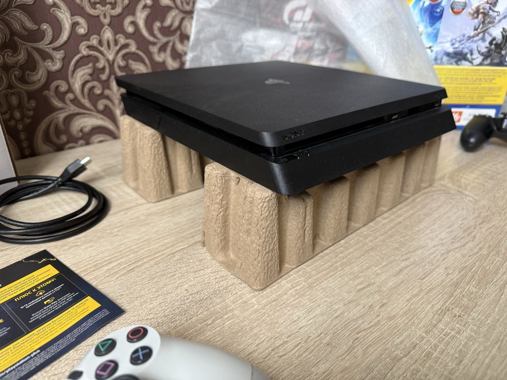 Продам playstation 4 slim box 1TB
