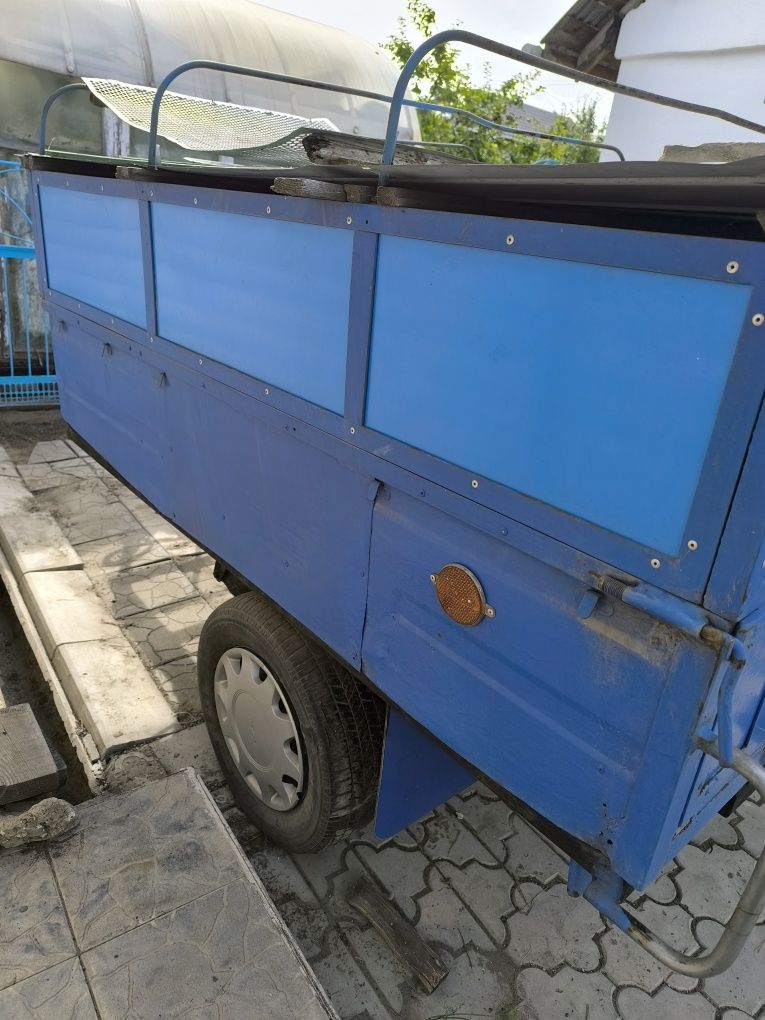 Продам автомобильный прицеп усиленный.