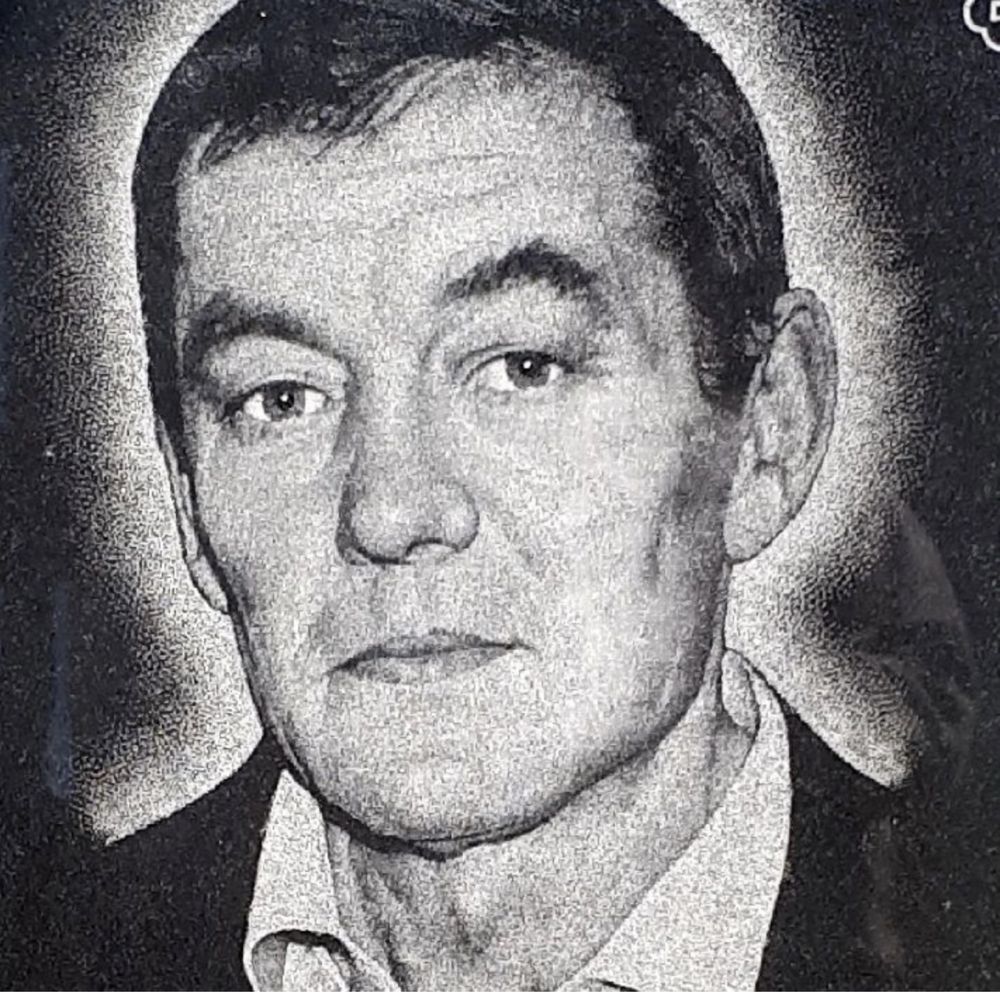 Памятники, портреты, надписи