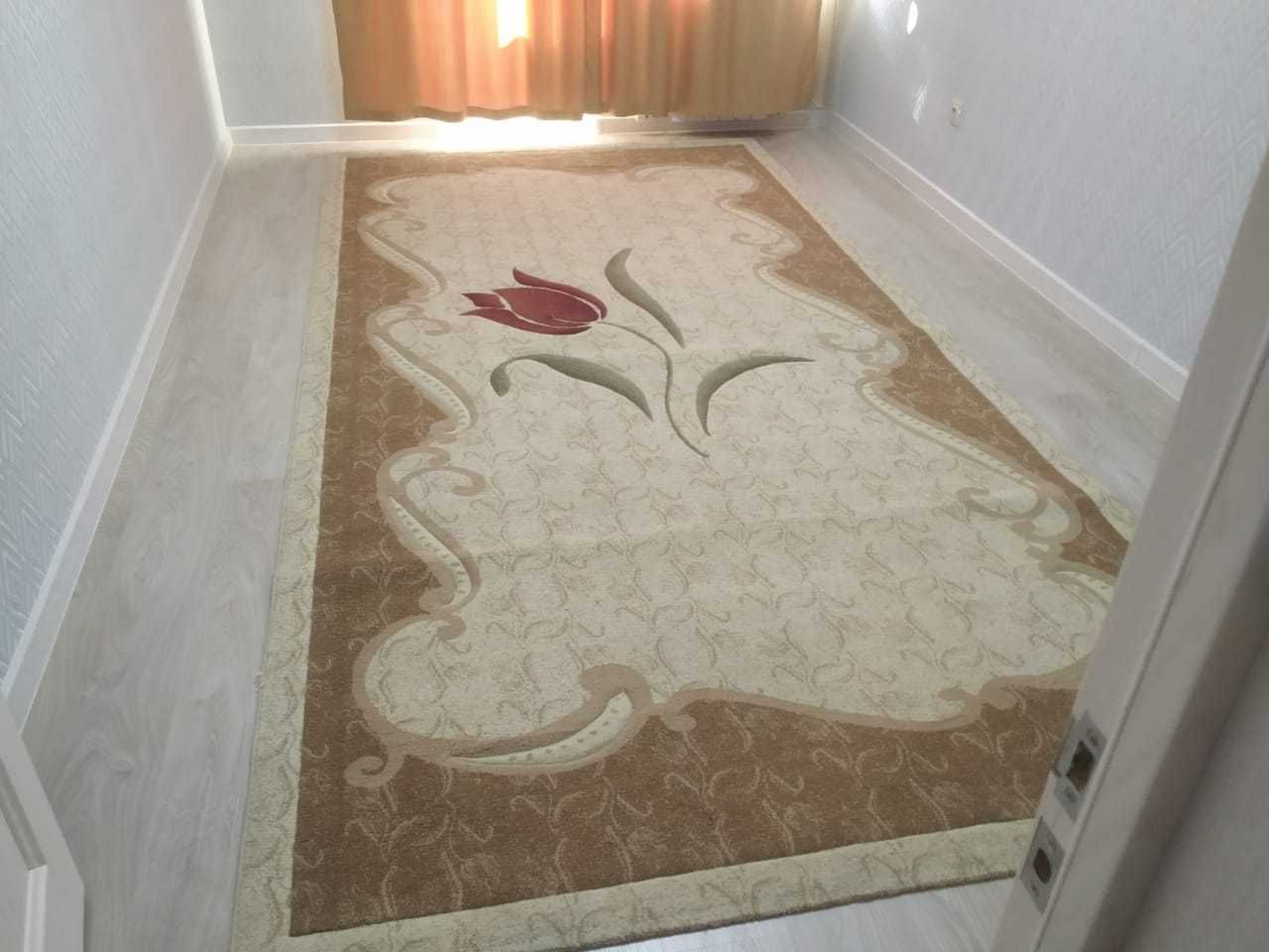 Ковёр шерстяной.