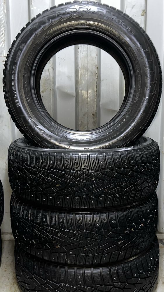 215/65/16 Продаются зимние шипованные шины Nokian Hakkapeliitta 7