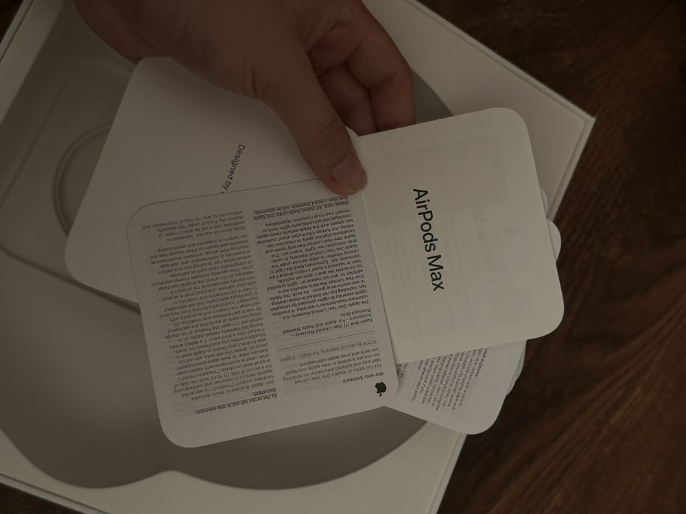 Airpods Max в зеленном цвете