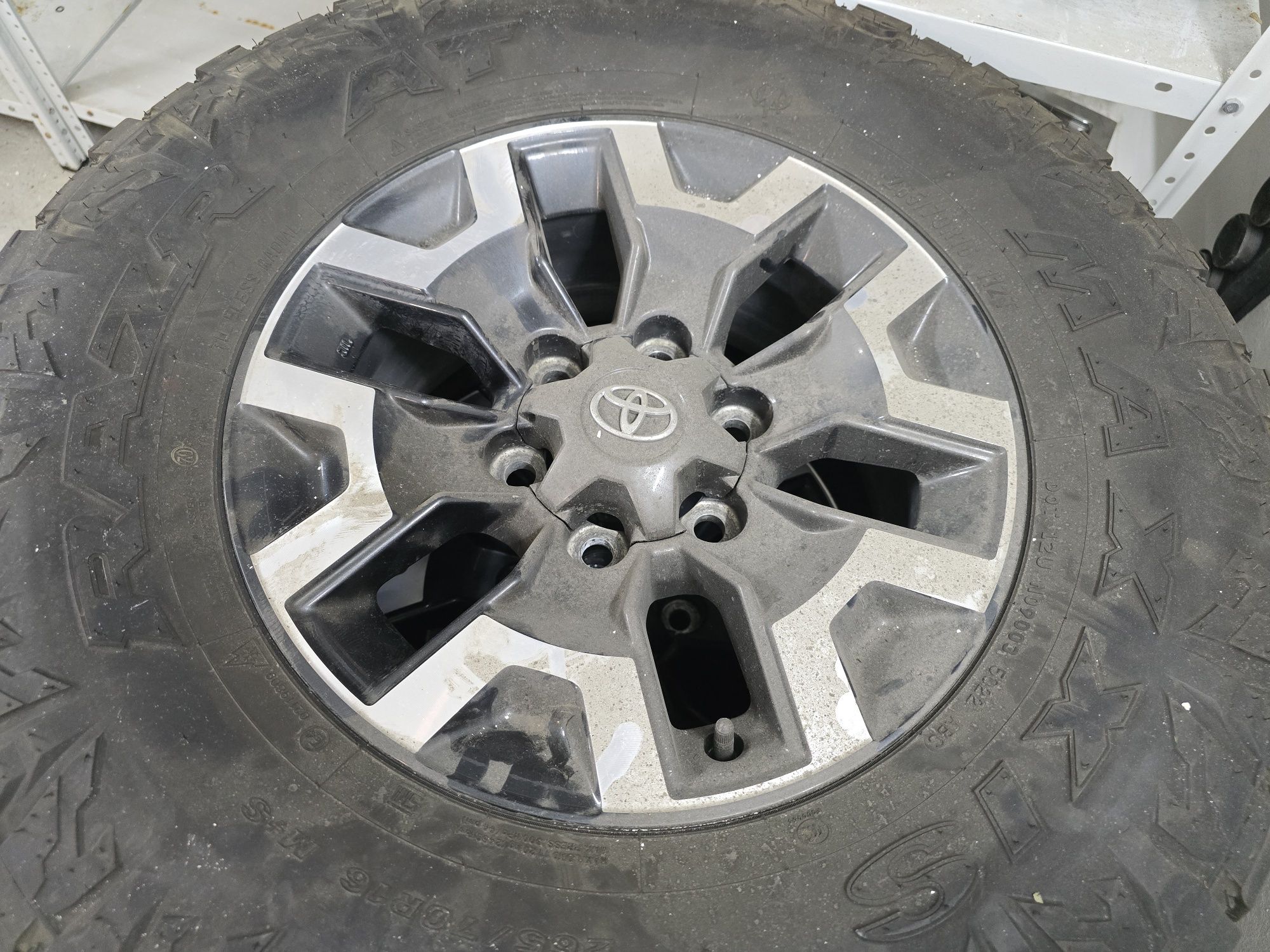 Продам шины с дисками 265-70-r16, 112T
