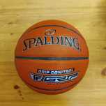 Баскетбольный мяч Spalding. Размер 7. Для зала и улицы. Коричневый.