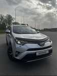 Toyota Rav 4 2017 год серебристый