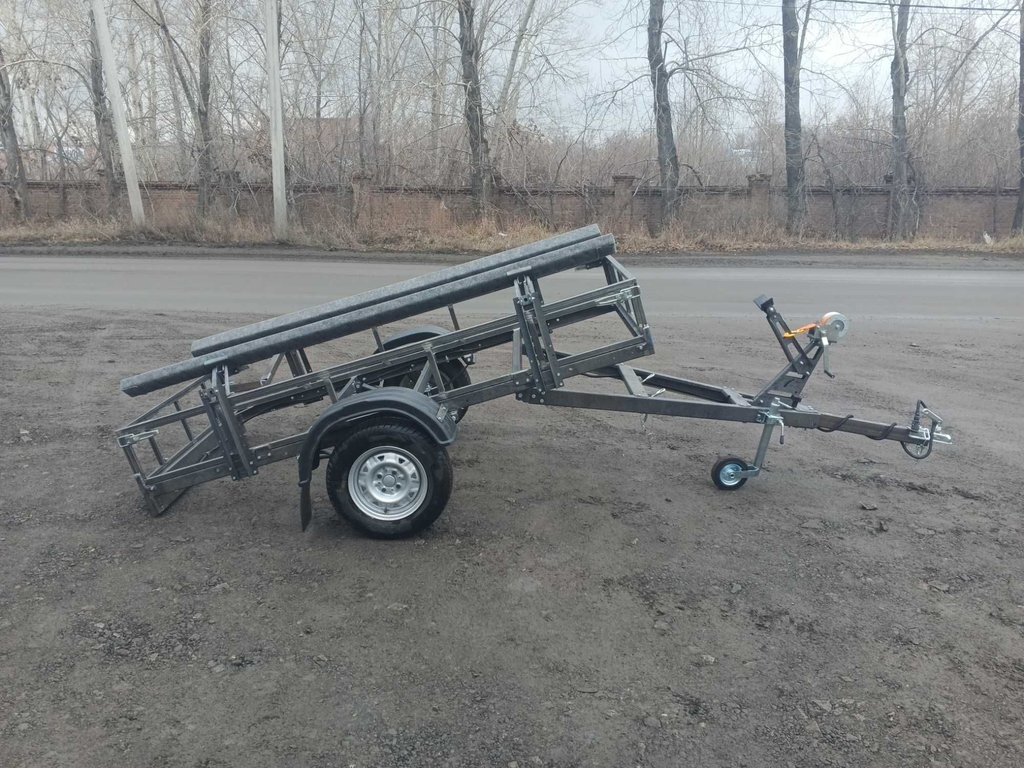 Автомобильный прицеп лодочный универсальный