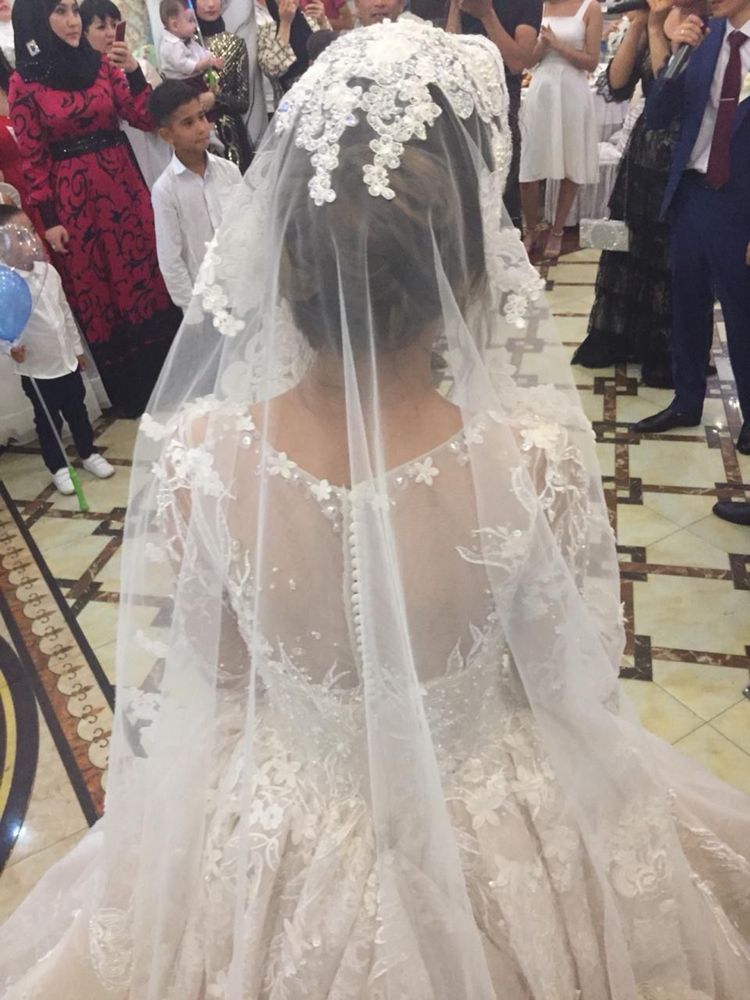 Продам шикарное свадебное платье