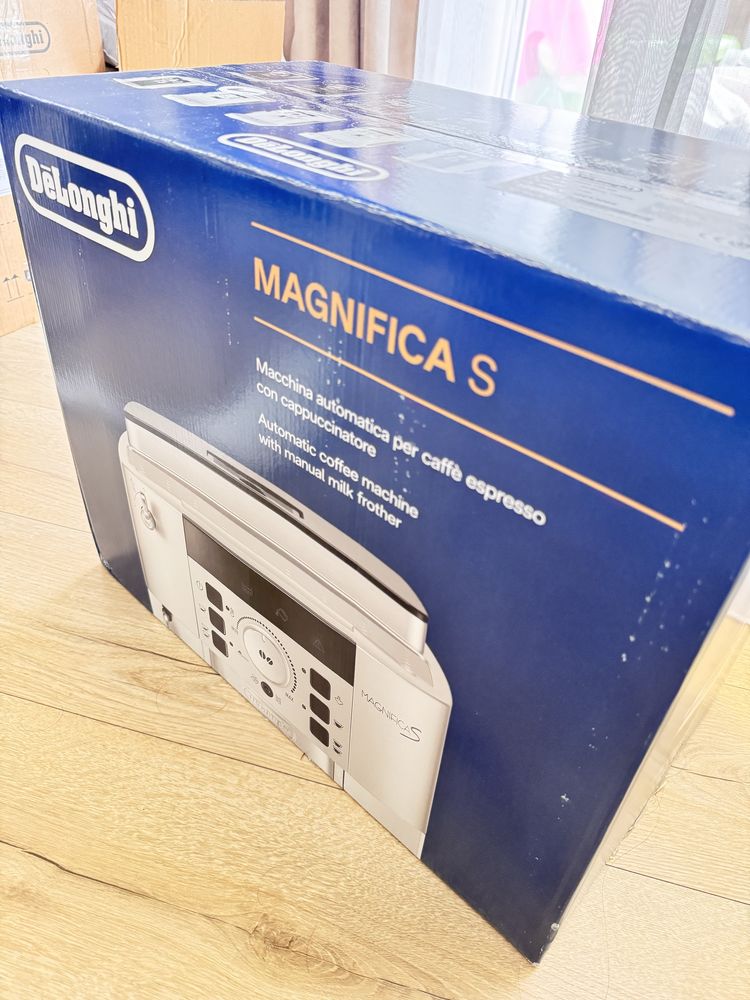 Кофемашина Delonghi Magnifica S ECAM 22.110.SB серебристый