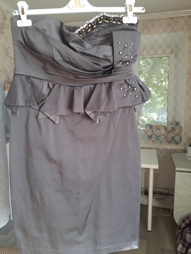 Продам коктейльное платье