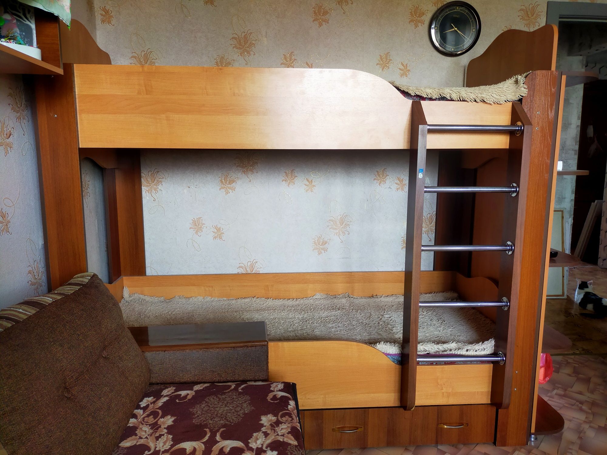 Двухъярусная кровать.