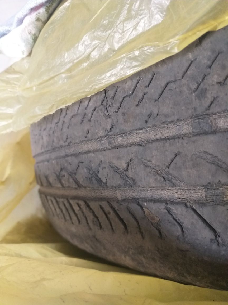 ПРОДАМ дешево резину Б/У. 8 колес.