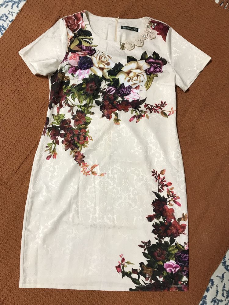 Продам женский костюм и платье