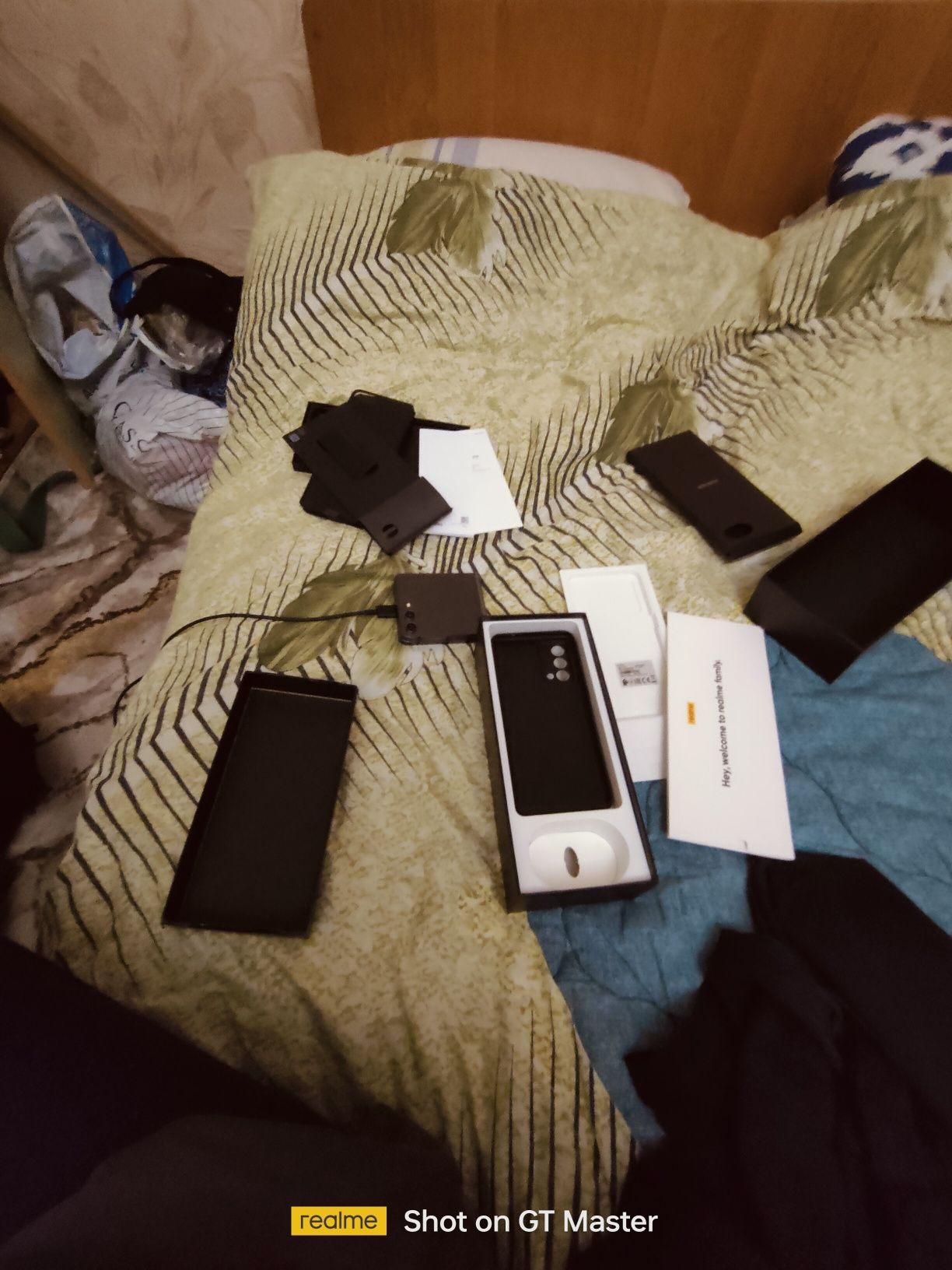 Samsung flip 5 realme gt master edition