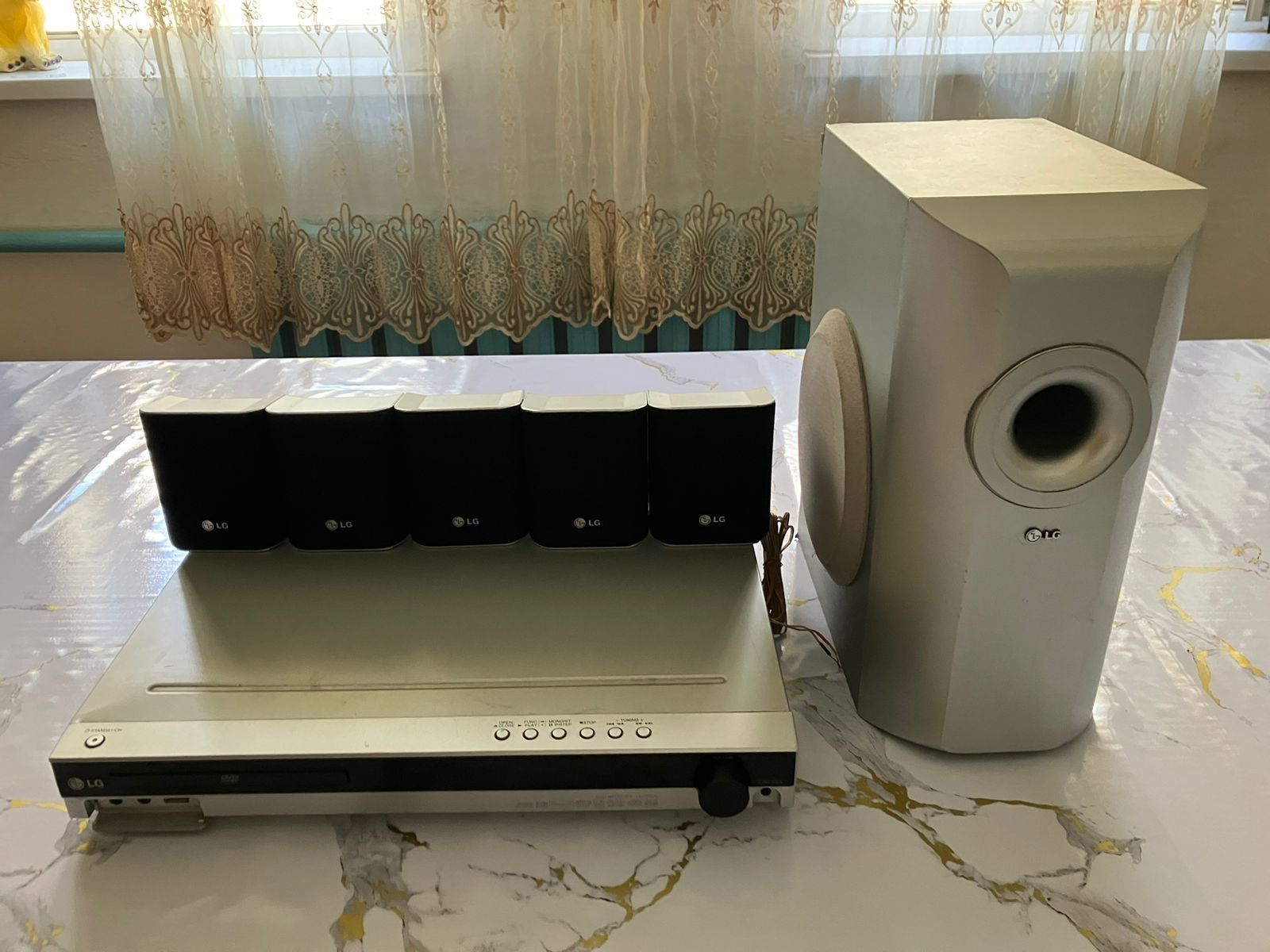 Домашний кинотеатр  LG LHS-36