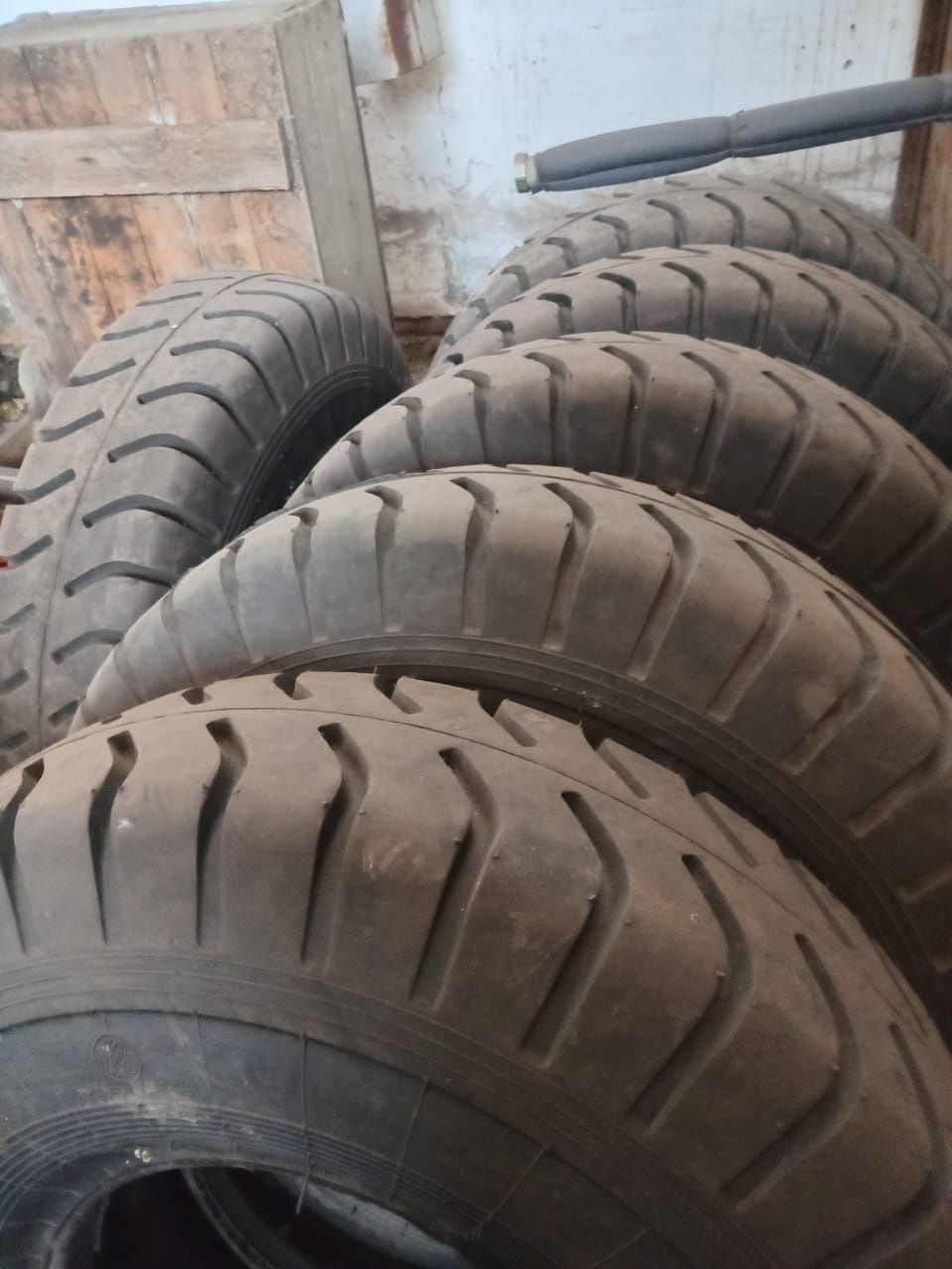 Продам шины новые размером 29.5 на 75 на 25