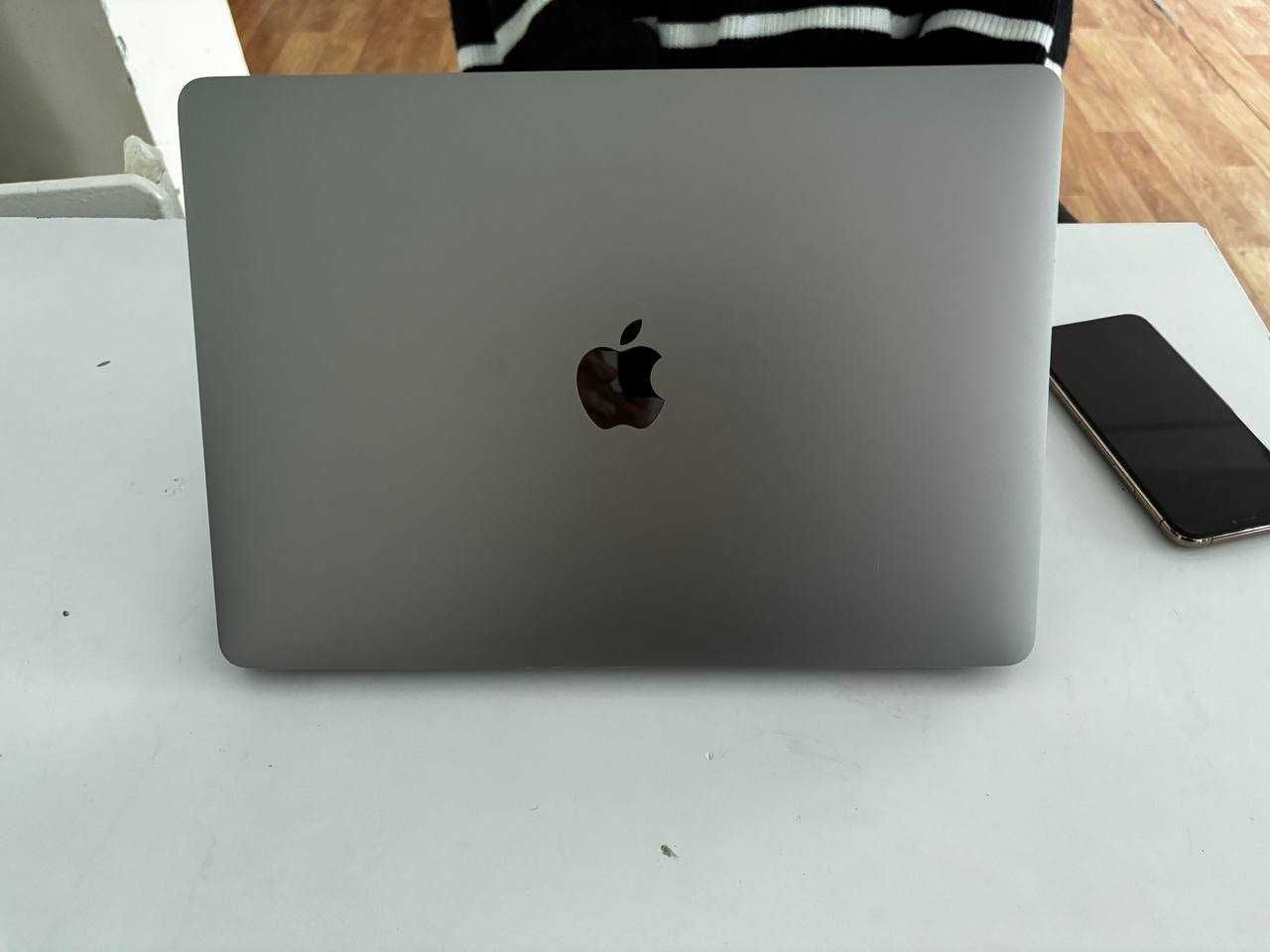 Продам Macbook air13